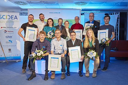Preisträger Scidea 2014, in der ersten Reihe rechts Isabell Bergner (mit Blumen) und Tobias Hütter (mit Urkunde) als ‚Abordnung’ des MuK-Teams